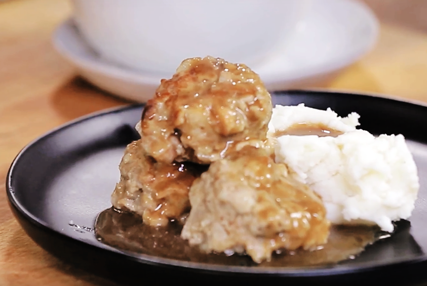 Andrew Zimmern Cooks: Beef Gravy - Andrew Zimmern