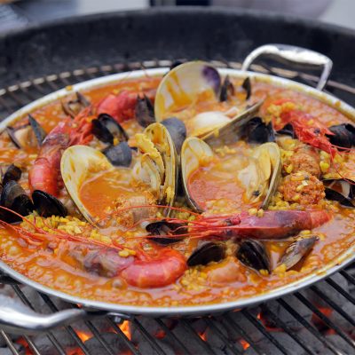 Andrew Zimmern Recipe Grilled Seafood Paella|Andrew Zimmern with grilled paella