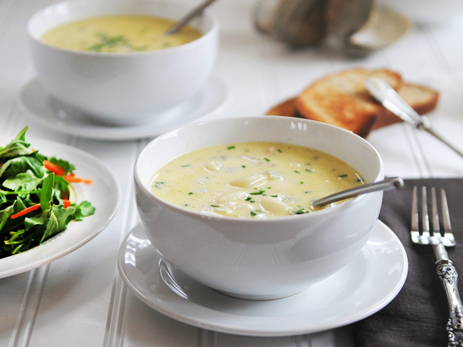 Французы едят суп на ужин