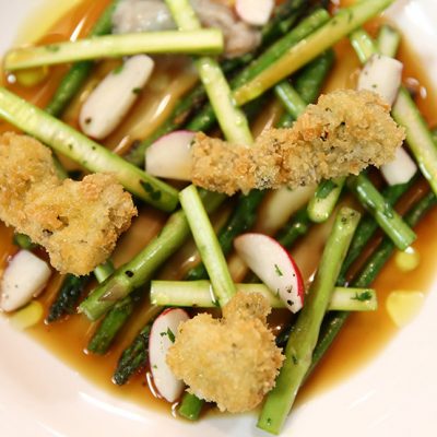 Deep-fried oysters with green asparagus and asparagus vinaigrette.
