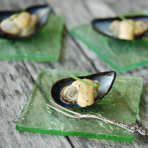Steamed mussels with aioli