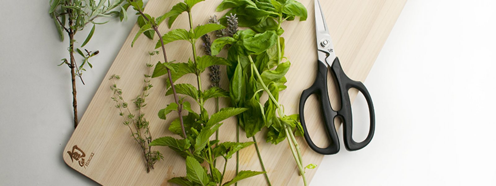 3 Ways to Use Kitchen Scissors - wikiHow