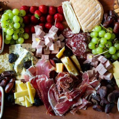 How to Make a Stunning Charcuterie Board
